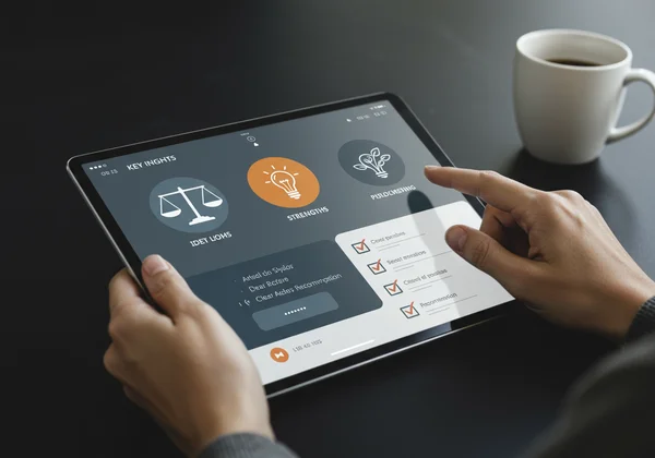 Um relatório personalizado com insights, pontos fortes e ações.